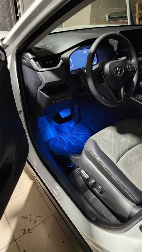 Подсветка ног — Toyota RAV4 (5G), 2 л, 2024 года | аксессуары | DRIVE2