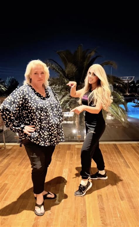 Sister Wives Janelle Brown Flaunts Major Weight Loss In Tight Pants