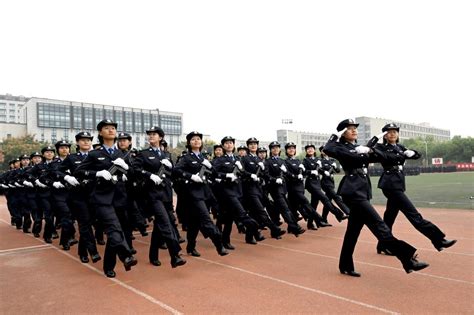 学院举行2023级本科生开学典礼暨军训成果汇报大会 江苏警官学院