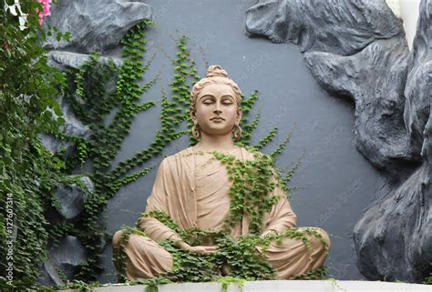 Photo & Art Print Buddha statue in Rishikesh, India, tache