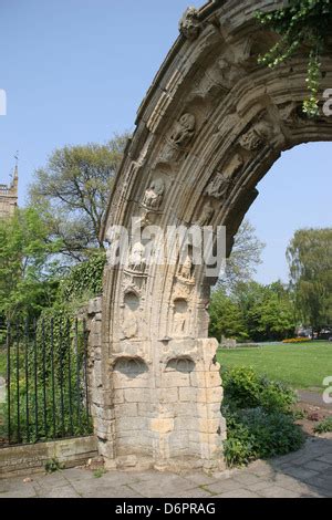 Abbey ruins arch, Evesham, Worcestershire, England, UK Stock Photo - Alamy