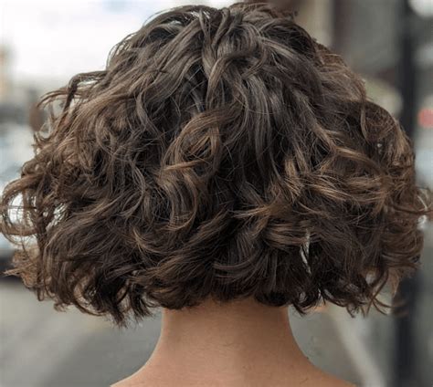 Shoulder Length Curly Hairstyles For Square Faces