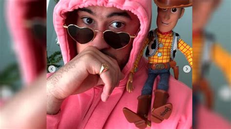 Bad Bunny Cantante Regala Juguetes A Ni Os De Escasos Recursos San