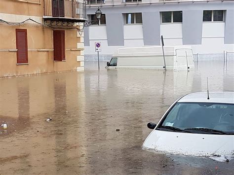 Maltempo In Sicilia Disastrosa Alluvione Lampo A Licata Auto Sommerse