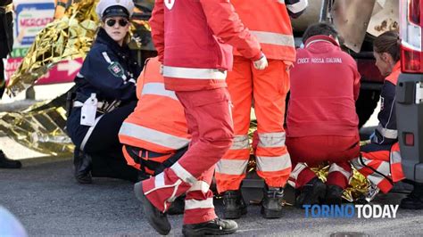 Via Sandro Botticelli Torino Grave In Ospedale Pedone Investito