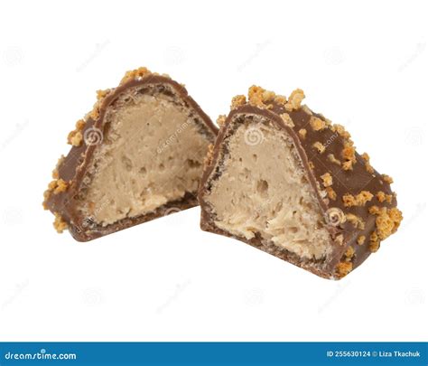Helado De Chocolate Praline Crispy Con Waffer Aislado En El Fondo ...