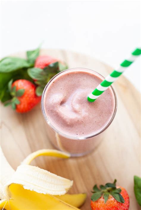 Easy Strawberry Banana Spinach Smoothie