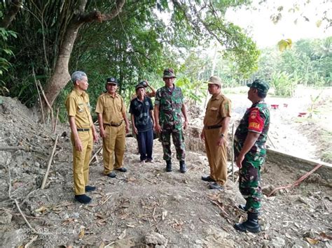 Lurah Bangunjiwo Bersama Panewu Kasihan Tinjau Kegiatan Pra Tmmd Tahun