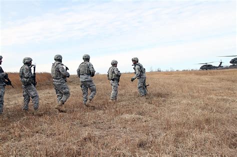 Fort Campbell's 716th Military Police Battalion carries out Air Assault ...