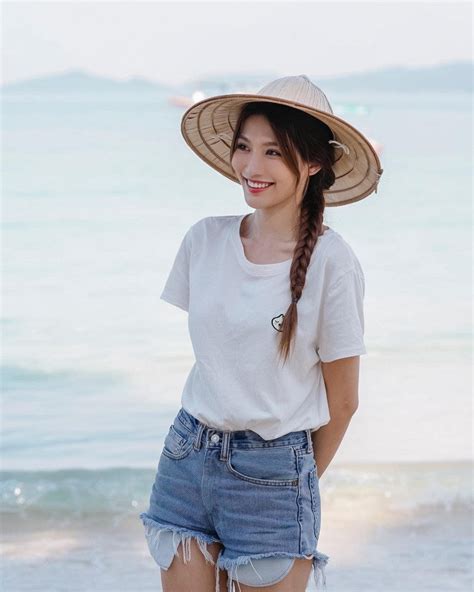 Cô gái làng chài ngày ngày phơi khô cá chiều đến lên đồ bikini bốc lửa như mỹ nhân ngư