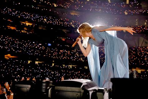 Taylor Swift S Co Star In Eras Movie L A S Sofi Stadium Los Angeles Times