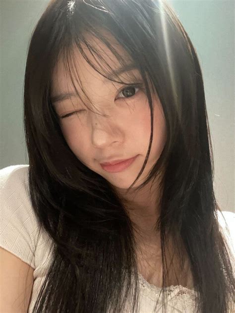 240725 ILLIT Twitter Update - Moka | kpopping