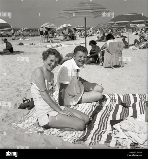 1950's Woman Beach High Resolution Stock Photography and Images - Alamy