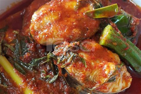 Asam Pedas Berempah Ikan Tenggiri Kuah Tidak Terlalu Cair Atau Pekat