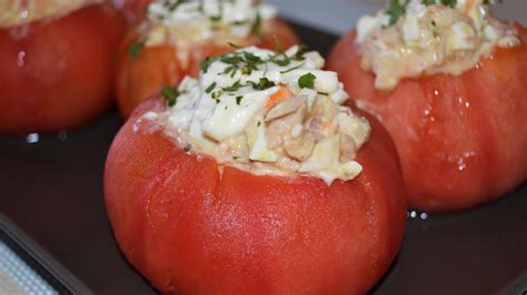 Deliciosos tomates rellenos al horno receta fácil con atún y huevo