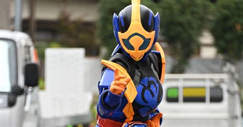 「仮面ライダーリバイス」さくらが変身、仮面ライダージャンヌ誕生｜シネマトゥデイ