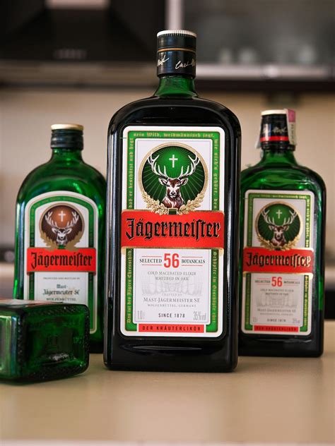 Primer Plano De Botellas De Jagermeister · Foto De Stock Gratuita