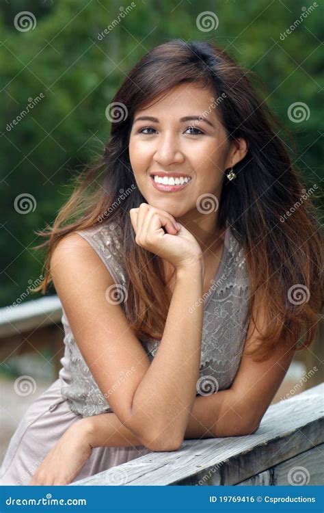 Mujer Hermosa Al Aire Libre Foto De Archivo Imagen De Adulto