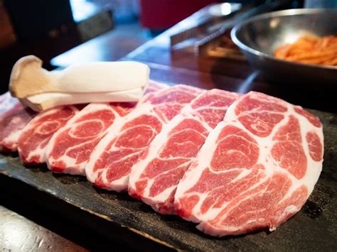 “맛이라는 것이 폭발한다” 돼지고기의 신세계 ‘이베리코 돼지가 있는 강남역 맛집 ‘봉우화로