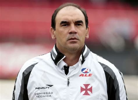 Quando o técnico do Vasco da Gama teve um AVC no clássico Revista