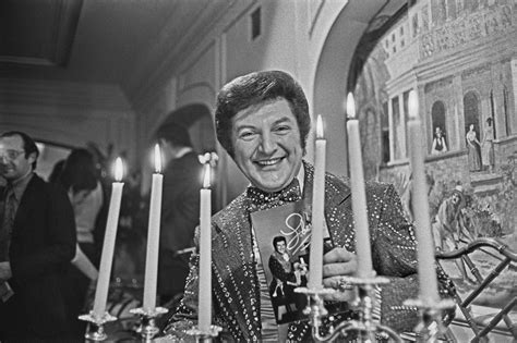 Liberace Net Worth - Wiki, Age, Weight and Height, Relationships