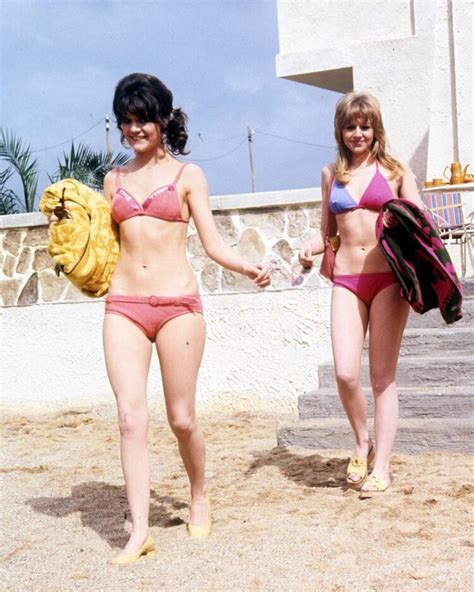 Hot Sexy Sally Geeson Bikini Pics