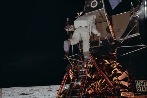 NASA Releases 8,400 High-Quality Images of Past Moon Missions on Flickr ...