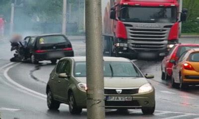 Un Conducteur Sans Ceinture De S Curit Se Fait Percuter Par Un Camion