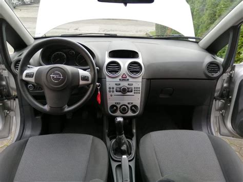 Opel Corsa Essentia God