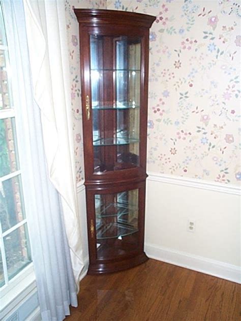 612 Harden Cherry Mahogany Corner Curio Cabinet With I Lot 612