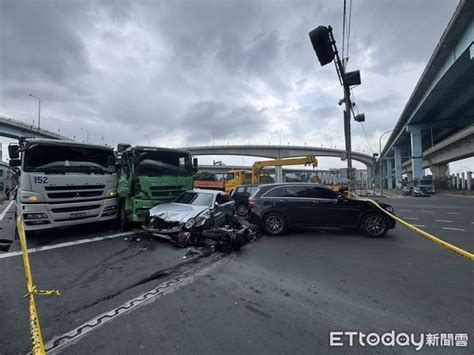 快訊／台北港7車連環撞！1女捲輪下「雙腿斷肢」 送醫搶救不治 Ettoday社會新聞 Ettoday新聞雲