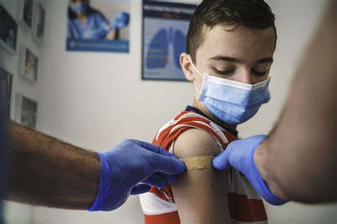 I Pediatri Raccomandano La Vaccinazione Contro Il Covid 19 Per Chi Ha