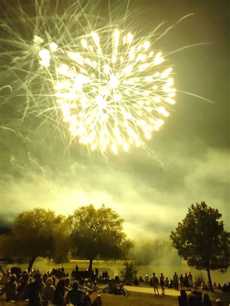 13 juillet à Chambray cérémonie commémorative feu d artifice et bal