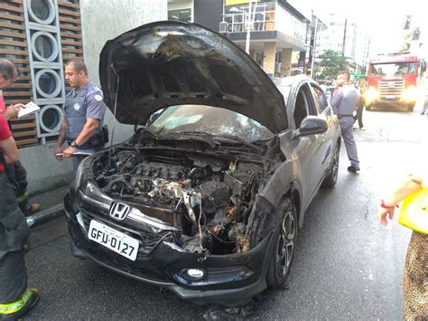 Carro Pega Fogo No Gonzaga Em Santos Di Rio Do Litoral