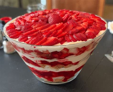 Strawberry Cheesecake Trifle Cakes And Colors