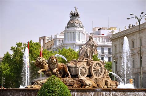 Plaza De Cibeles En Madrid