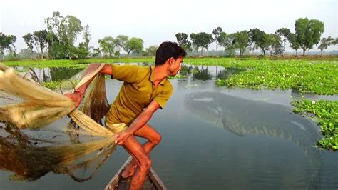 Best Net Fishing Traditional Cast Net Fishing In Village River