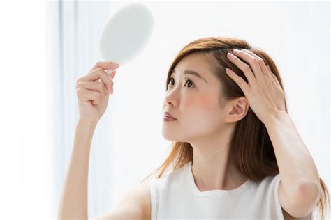 女性の頭皮のかゆみの原因とは？かゆみや抜け毛・薄毛の対処法やおすすめケア製品を解説 女性の薄毛に無添加育毛剤 マイナチュレ