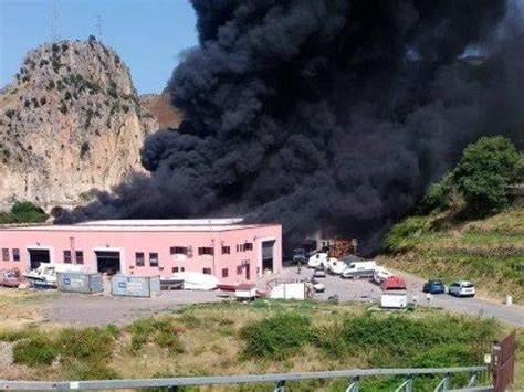 Santagata Di Militello Incendio Al Cantiere Navale Corriere It