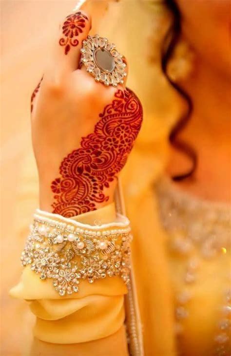 Profile Mehndi Hands Dpz