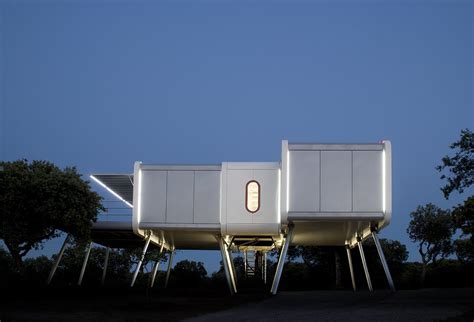 This Futuristic Prefab in Spain Has All the High-Tech Gizmos of a ...