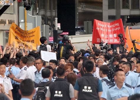 早上6時清場最後角力 警舉紅牌推進｜即時新聞｜港澳｜oncc東網