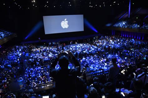 Apple Makes WWDC Conference Online Only Amid Virus Pandemic - Bloomberg