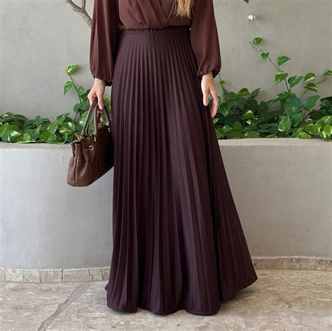 Saia Longa Plissada - SAIA LONGA PLISSADA MARROM - Camila Boletti Moda Feminina