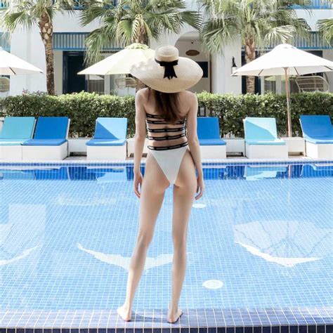 Trang phục nude mặc như không đã là gì Hồ Hà còn diện thiết kế khoe thân táo bạo hơn