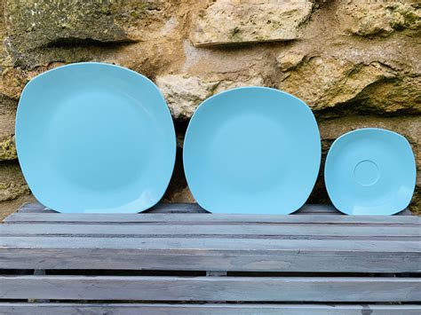 Midwinter Modern Melamine Picnic Ware A Selection Of Plates Bowls