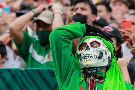 Aficionado Mexicano Se Viralizó Por Romper Su Pantalla Tras Eliminación De México En Qatar 2022