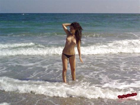 Brunette Romanian Babe At Homemoviestube