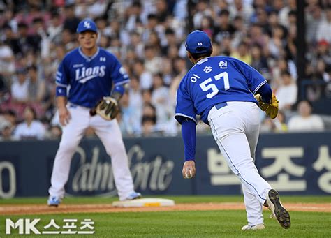 14日午後、ソウル蚕室（チャムシル）球場で「2024プロ野球」三星（サムスン）ライオンズと斗山（トゥサン）ベアーズの試合が行われた。6回裏1死