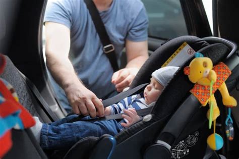 Best Infant Car Seat for Small Cars (Buyer’s Guide and Reviews) 2024